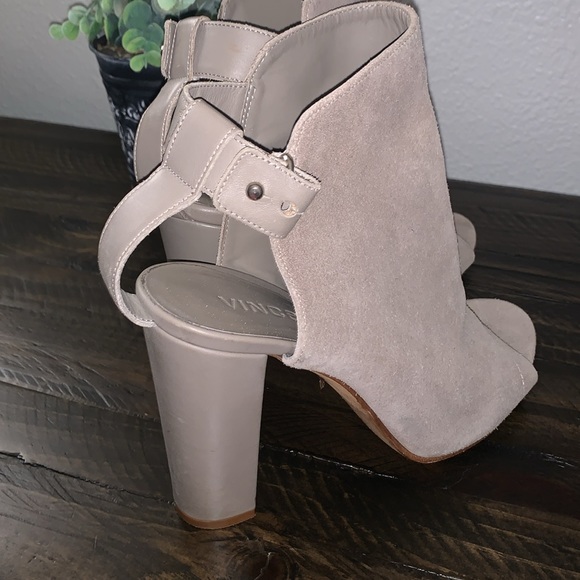 VINCE. ADDISON PEEP TOE BOOTIE - Picture 4 of 8
